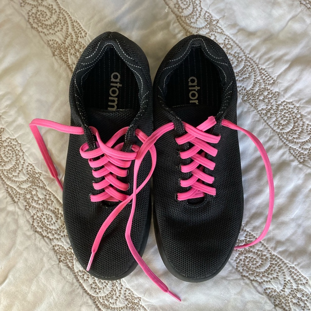 GUC Black Atoms Sneakers Size 7.5